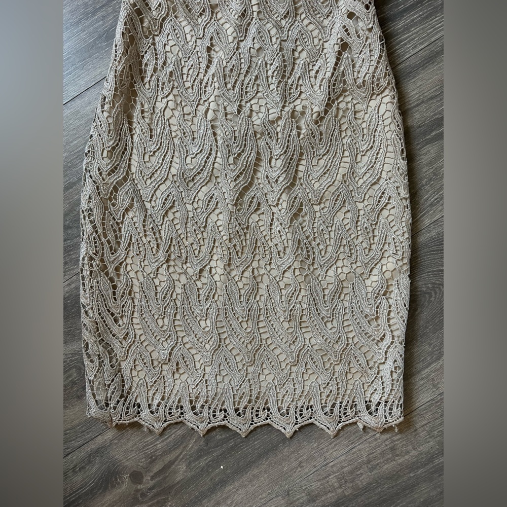 Alice + Olivia Amea metallic lace sheath dress size 0 - Picture 4 of 10
